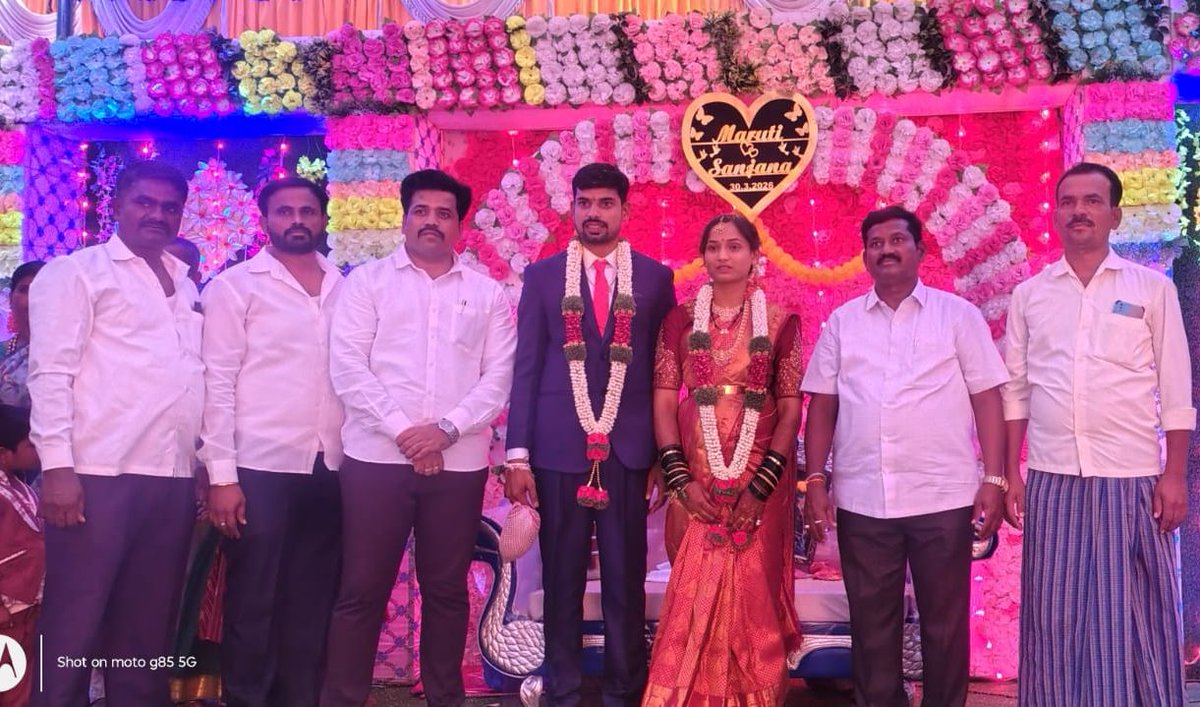 UmeshChannupat3's tweet photo. ವಿವಿಧ ಮದುವೆ ಸಮಾರಂಭದಲ್ಲಿ ಭಾಗವಹಿಸಿ ನವ ದಂಪತಿಗಳಿಗೆ ಶುಭ ಹಾರೈಸಲಾಯಿತು.....

#UmeshChannuPatil 
#BJPRonConstituency https://t.co/yEAZO2JJZh