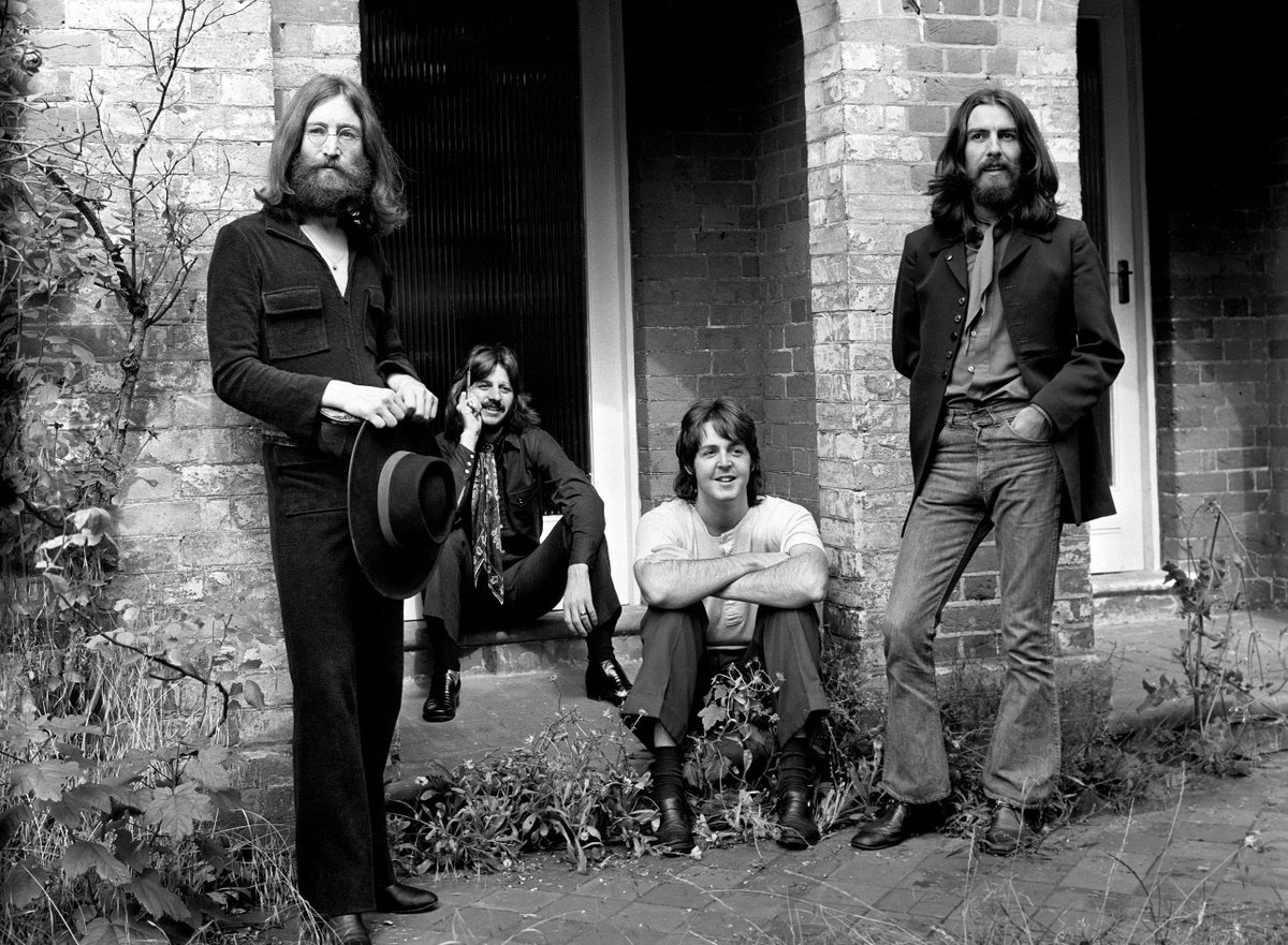 El 31 de marzo de 1970, en uno de los momentos más tensos de la historia de The Beatles, Ringo Starr llamó a la puerta de Paul McCartney con una misión incómoda: entregar una carta firmada por John Lennon y George Harrison.

El mensaje era claro: los tres le pedían a Paul que