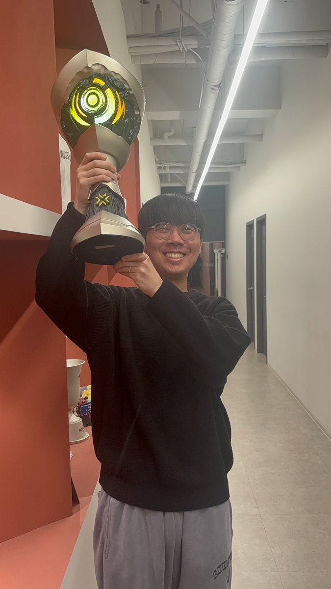 Persia0_0 tweet media