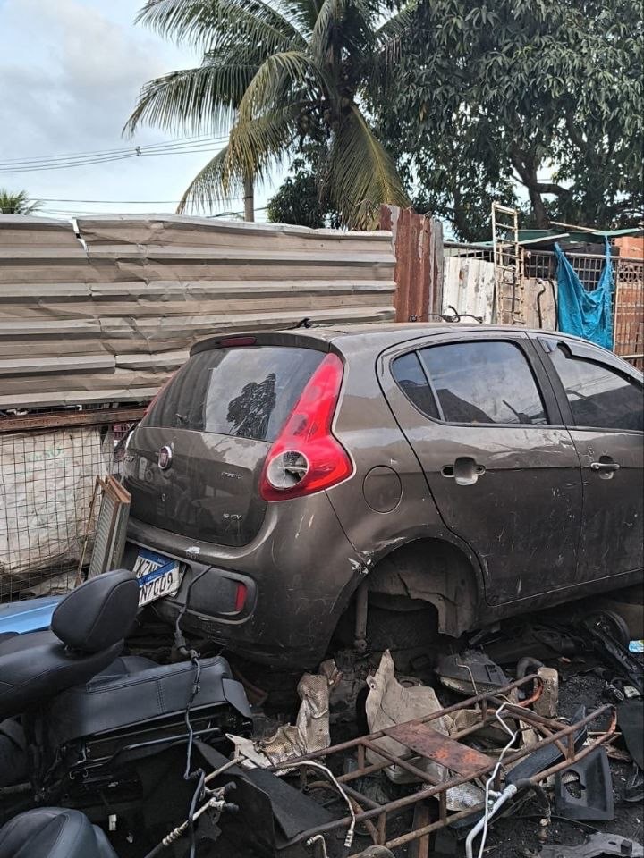 pegavisaorjnews's tweet image. 🚨 JESUÍTAS, EM Santa Cruz 🚨
Policiais militares do 27º BPM localizaram um terreno baldio utilizado para desmanche de veículos na Estrada Aterrado do Leme.
No local, foram encontrados três carros: um Hyundai ix35, um Fiat Palio e um Nissan Kicks 🚗
A ocorrência reforça o combate