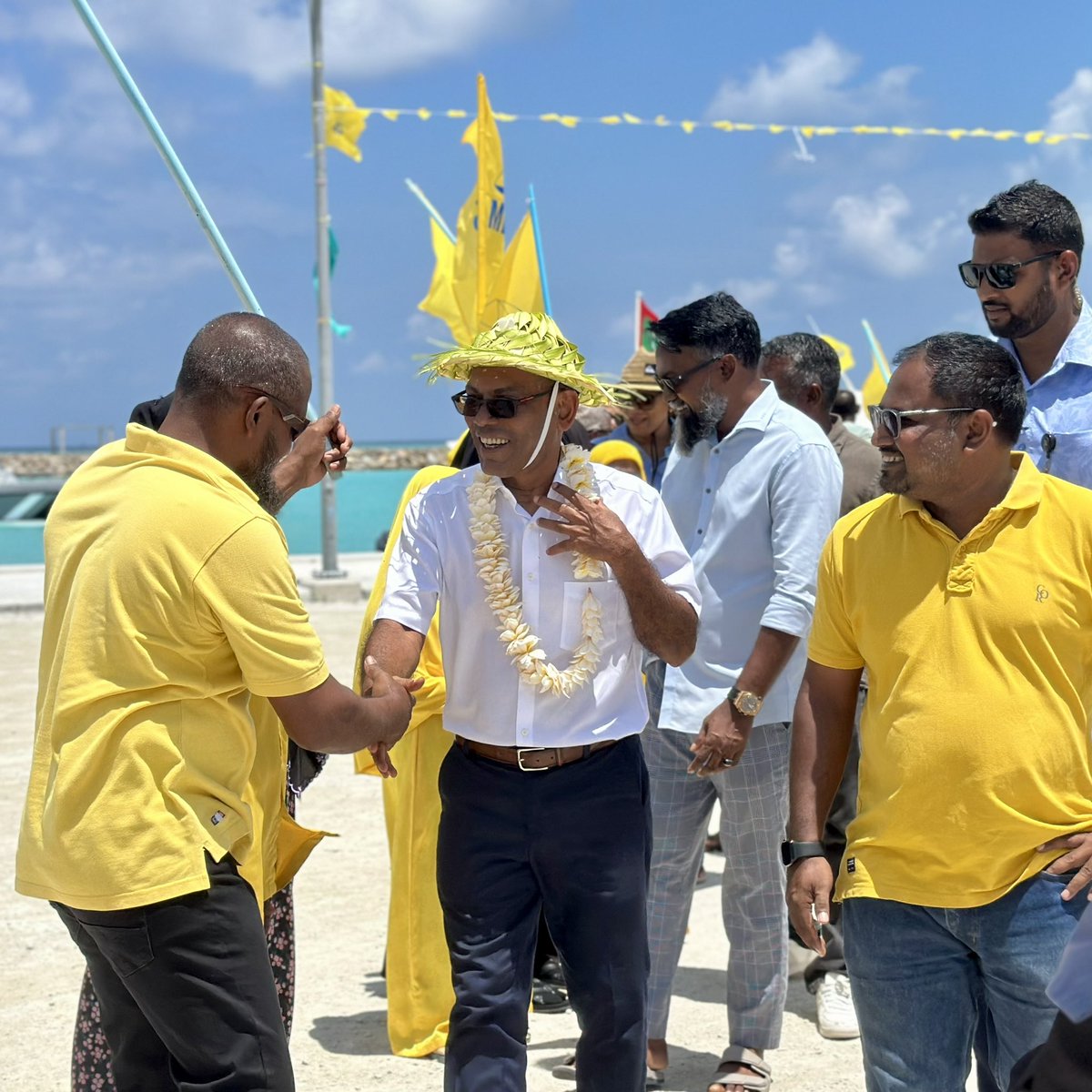 AliSajidMV's tweet image. ހިތްތަކުގެ ރައީސް, ރައީސް @MohamedNasheed އަދި ޕާޓީގެ ލީޑަރ ޝިޕްގެ ބޭފުޅުން ގދ. ހޯޑެއްދޫއަށް ވަޑައިގަތުމުން ހޫނު މަރުހަބާއެއް ދަންނަވައިފި!👏👏👏

@MariyaDidi @evattey @HassanLatheef @faya_i @iNafizChica

#HeyvallaThayyaaru
#GearUp
#LCE2026
#WDC2026
#VoteMDP