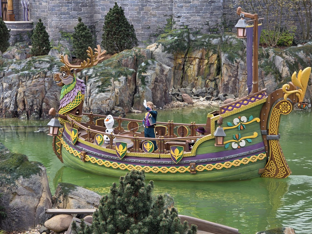 coasterclairee's tweet image. Happy to report that Olaf has successfully been resurrected 🙏