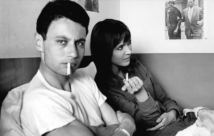 Le Petit Soldat • Jean-Luc Godard

En mêlant l’intellectualisation et l’indécision Godard dresse le portrait d’un homme perdu au cœur d’un conflit honteux.
Il y montre une vérité manipulée, incertaine, dépendante du regard et du contexte.

Encore une œuvre brillante.