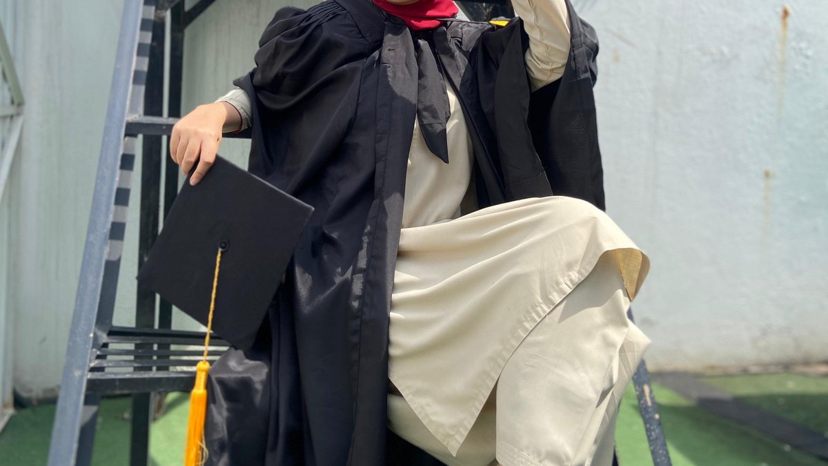 زینیہ tweet media