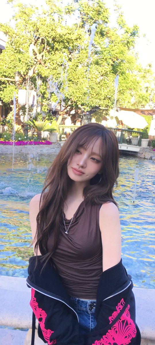 AKAone_'s tweet image. #리즈 #Liz #아이브 #IVE #배경화면 #Wallpaper #LockScreen 
Liz 260331 IG Wallpaper