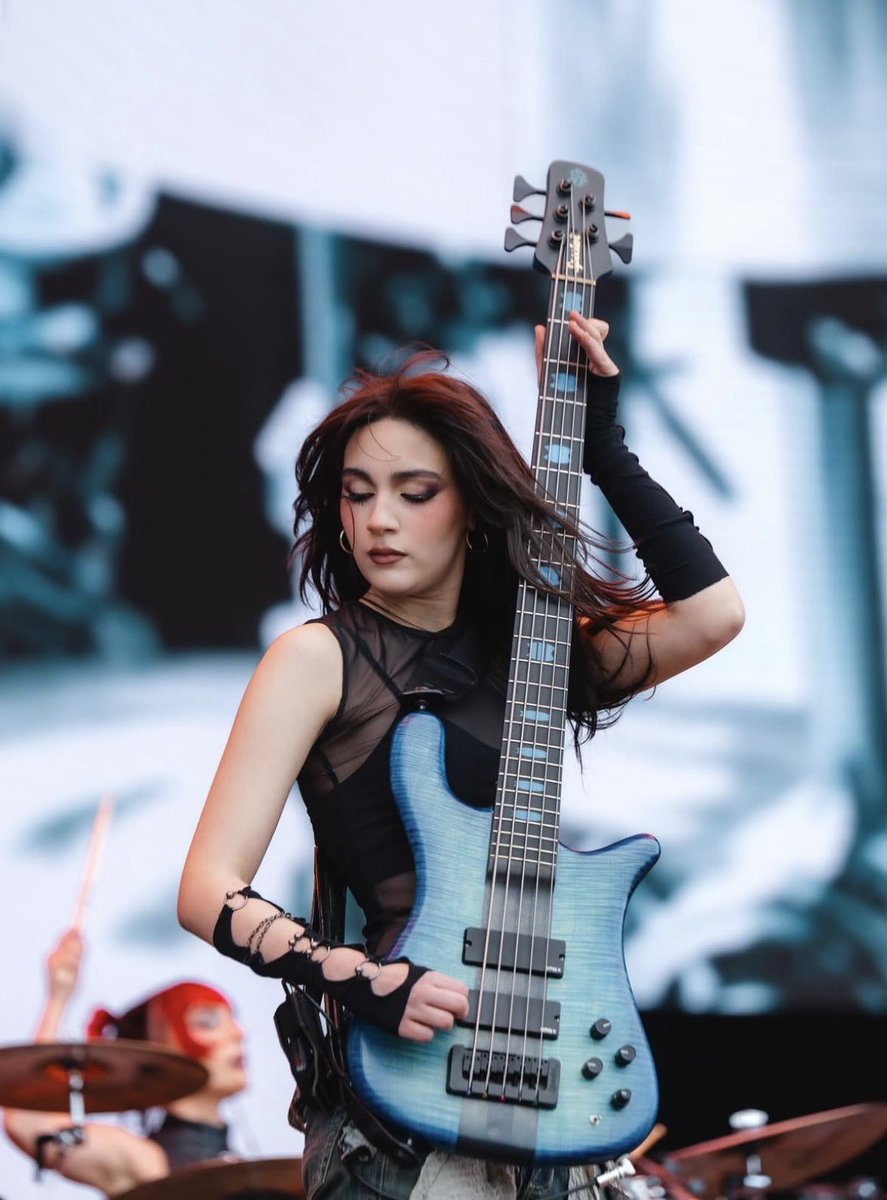 ale daily pics 🎸 (@alevdaily) on Twitter photo 