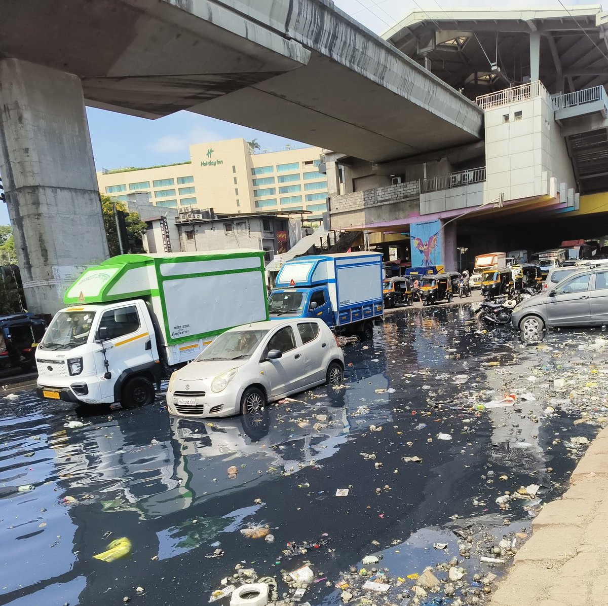 हे मुंबईच दुर्दैव्य