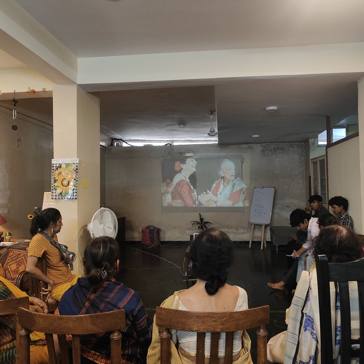 Good times vibes only! 🎵 

spent an epic time  with the most talented peeps from 5 to 90+! 
🍔👩‍🎤 Food, music, and laughter - the perfect combo to bring everyone together! 🎉 From young talent 
@siddharthabanerjeeof
#GoodVibes #FoodieFun #MusicLovers #AllAgesWelcome 🌺"