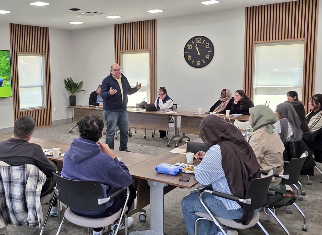 emrecelikrumi's tweet image. Always grateful to have the opportunity to speak and dialogue about #challenges to cross cultural and #interfaith engagement with young adults. This was a diverse group from Niagara university. A huge thanks for this privilege!