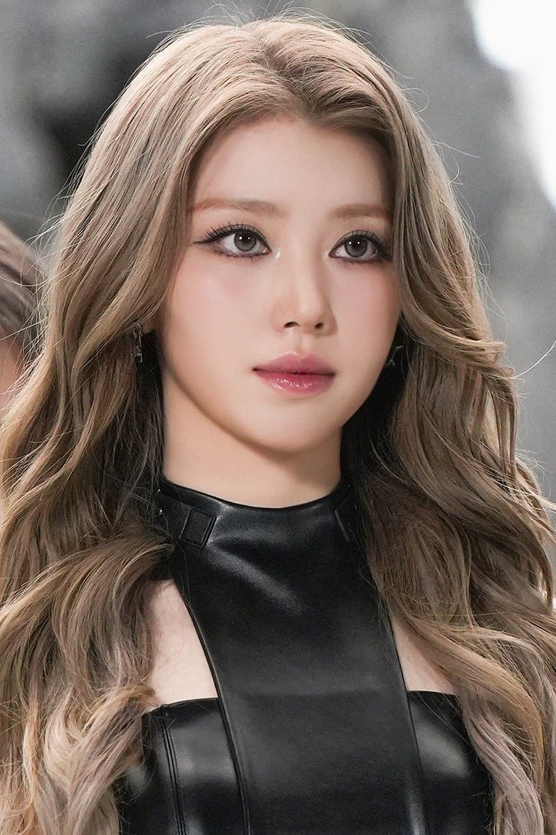 low quality xiaoting tweet media