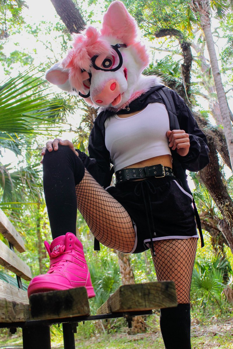 BonggDogg's tweet image. WHO WILL I BE SEEING @ LVFC ??? 🐮🩷