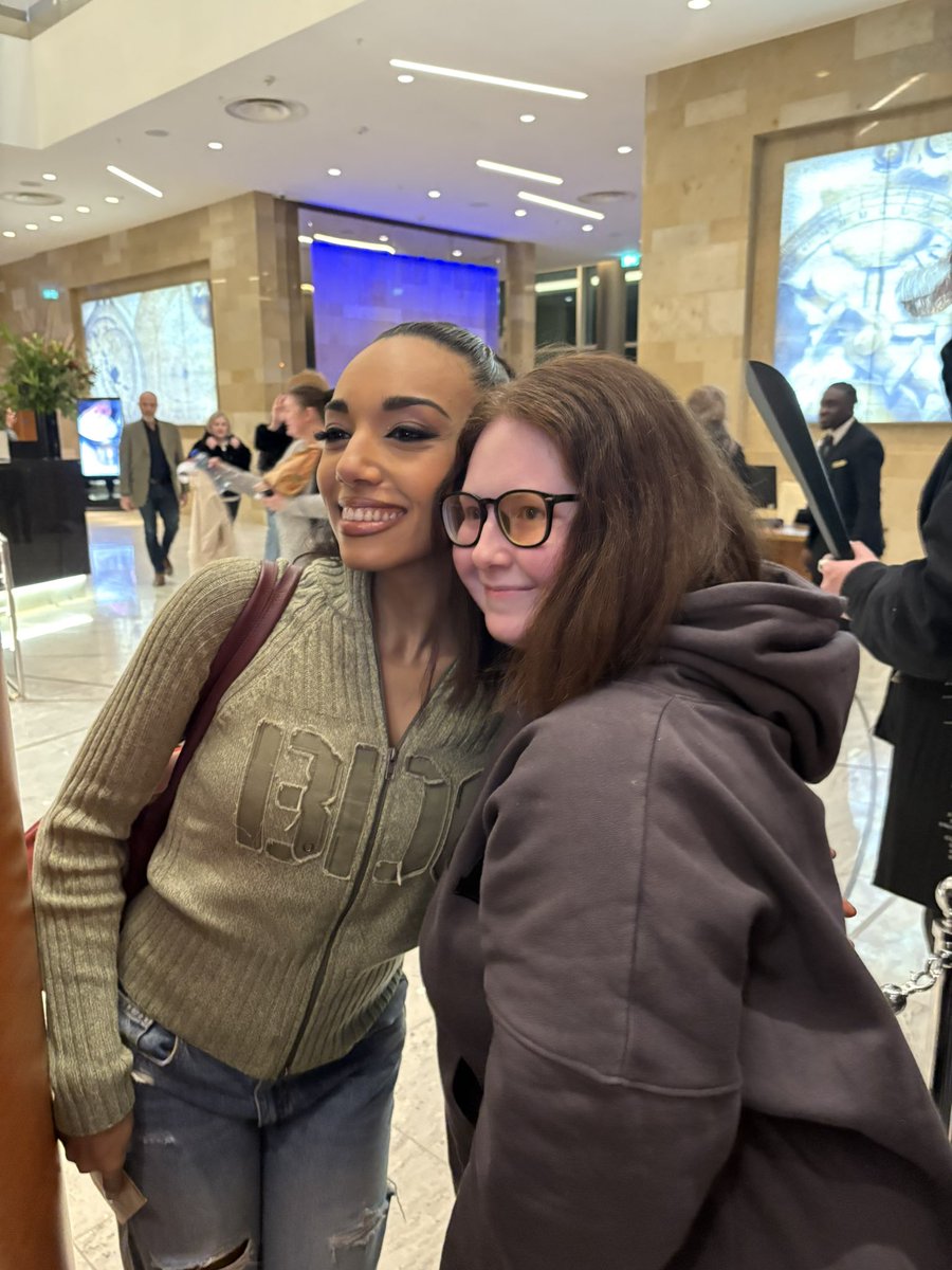 lauren ୨୧ tweet media