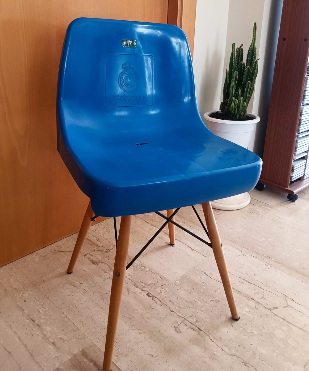 Laura J. tweet media