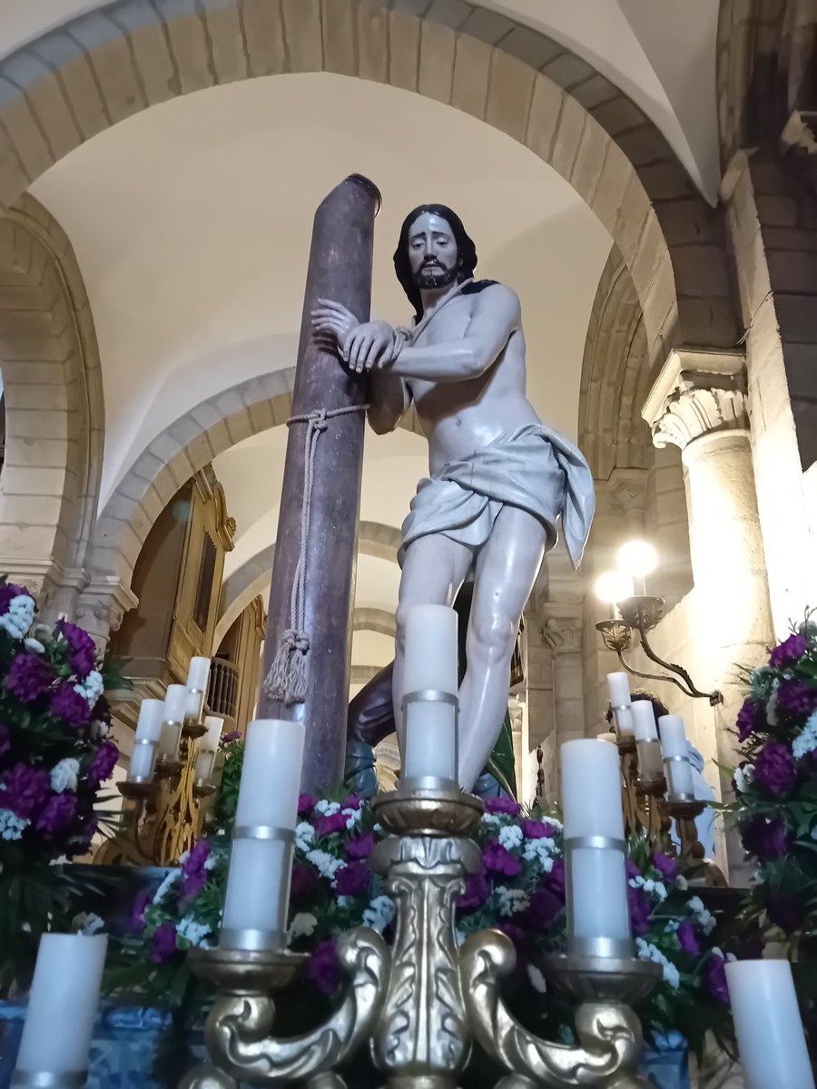 MDCLugo's tweet photo. Hoxe Lugo vístese de Martes Santo. ⛪️💜

A maxestosa talla de Meana (1805) sae á rúa na procesión do Buen Jesús. Unha cita coa fe e a arte neoclásica baixo a mirada do "Ecce Homo Claro" e o privilexio do Santísimo. 🕊️✨

#SemanaSantaLugo #Lugo #CofradíaBuenJesús #Galicia https://t.co/770AuNzVex