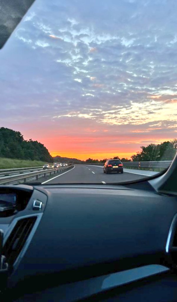 babitameena1010's tweet image. "The sun sets quietly…❤️‍🩹
not as an ending, but as a promise that even the darkest night leads to a new beginning." 🌙✨😍🎭🔥🎲🎯
#GoodEvening #CalmEvening #SunsetLovers #ViralPost