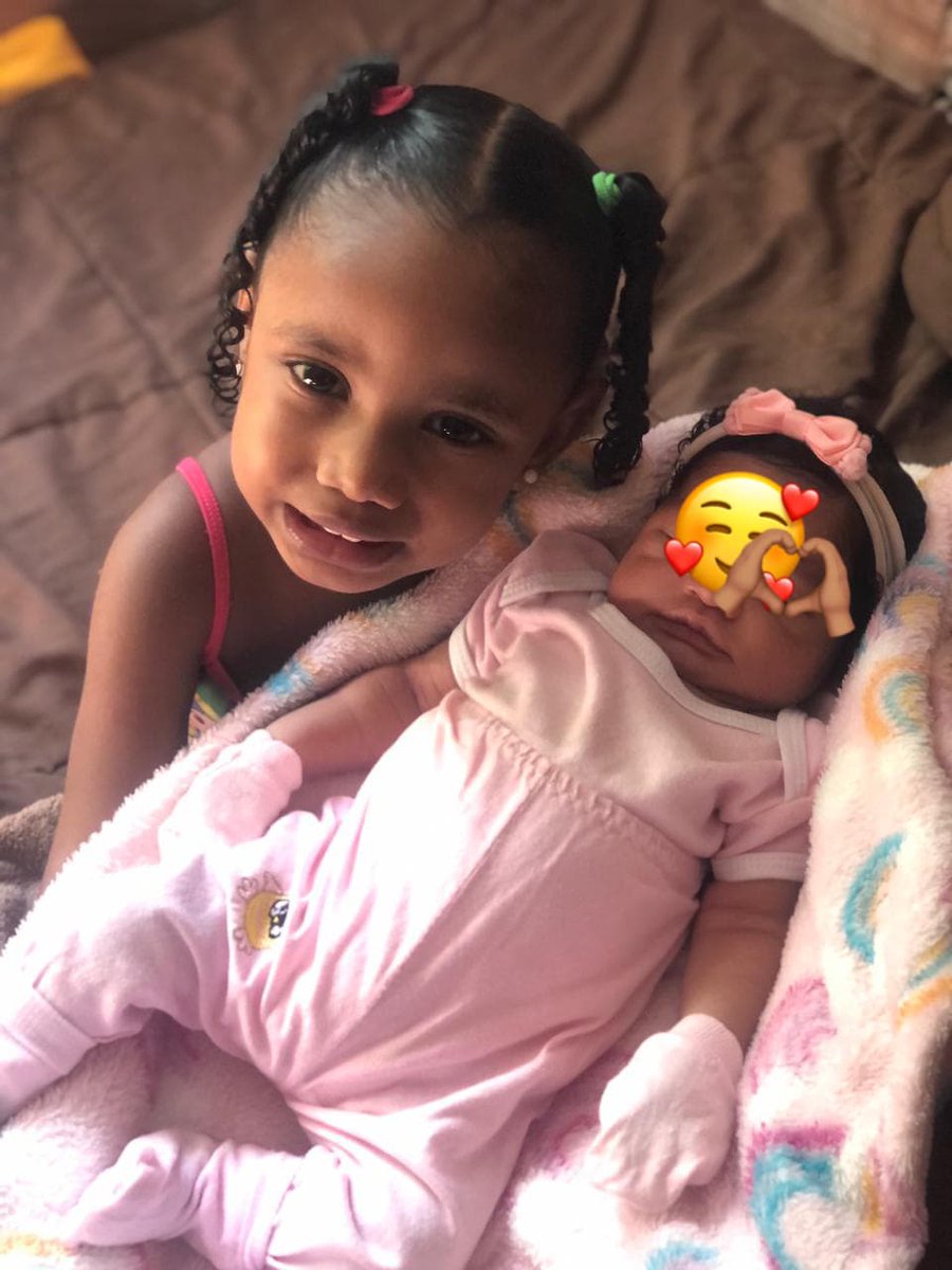 evinhaa7_'s tweet photo. "filhas eu te amoo, olha como eu tô uma babona, uma chorona que também, foi promovida a ser a heroína de alguém me mostrou um amor diferente meus pinguinhos de gente"🥹👩‍👧‍👧🩷 https://t.co/3Mh6l8vEhh