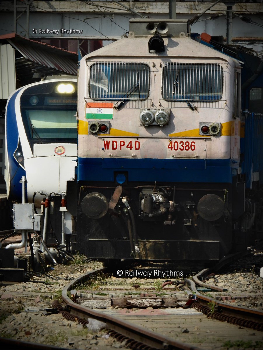 Railway_Rhythms's tweet photo. Diesel Dominance 

EMD 16-710 prime mover 40386 idling with raw horsepower, while the next-gen Vande Bharat Express waiting with it's instant torque #railfan #indianrailways @RailMinIndia https://t.co/hyy6jBj9p0