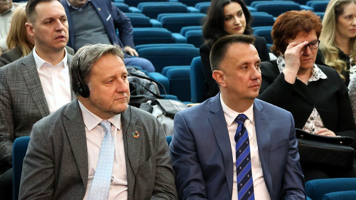 vladafederacije's tweet photo. ✅ Ministar Lakić na konferenciji „CBAM i zelena tranzicija industrije u BiH“: Trebamo ići u susret onom što EU stavlja pred nas  

Više na 🔗 https://t.co/1I0XtSuG0J 

#VladaFederacijeBiH #VladaFBiH #FMERI #CBAM #EU #ZelenaTranzicija #UNDP #Industrija https://t.co/6PfMB25MOT