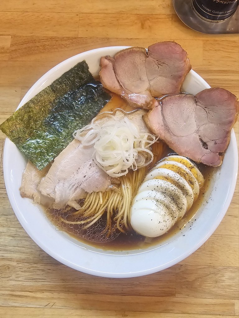 おナイツ様 tweet media