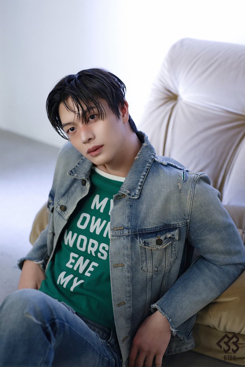 HolyMolyYook tweet media