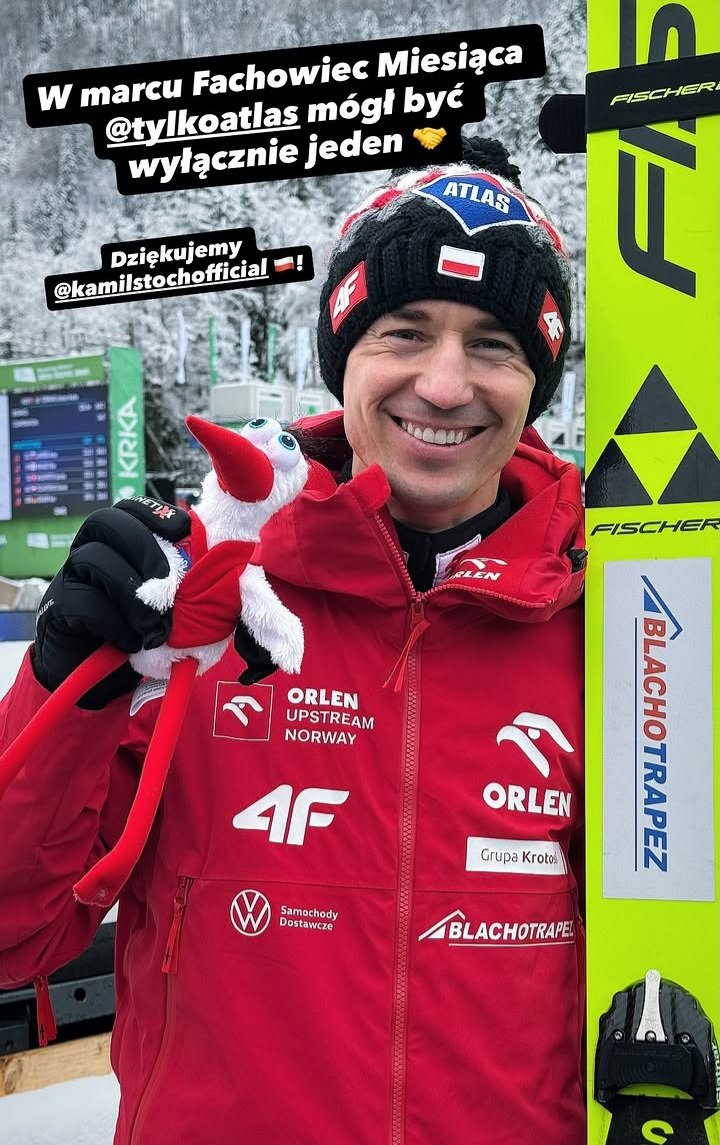 MomentsofSJ's tweet photo. 🥺 Kamil w pełni zasłużył 
Maskotka bociana z Kamilamdu wcale nie była moim noral support przez miniony weekend...
#skijumpingfamily https://t.co/YhuLBfwjED