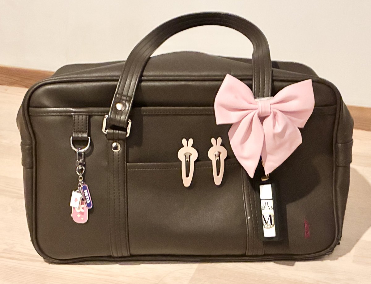 𝚑𝚞𝚢𝚞 tweet media