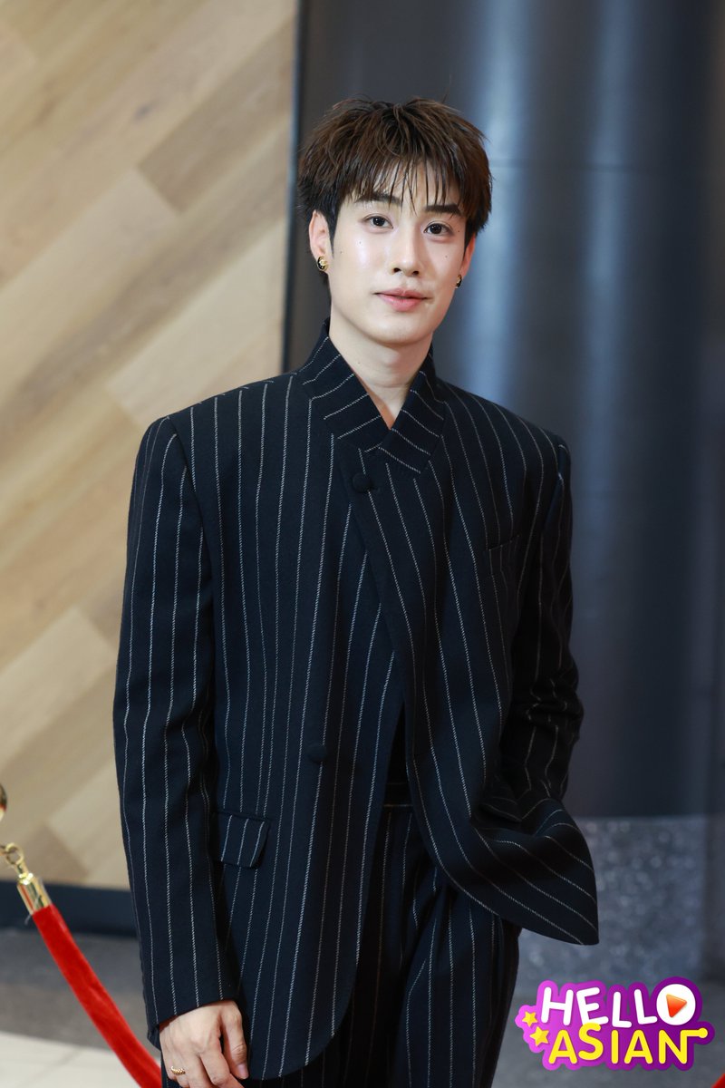 Hello Asian tweet media