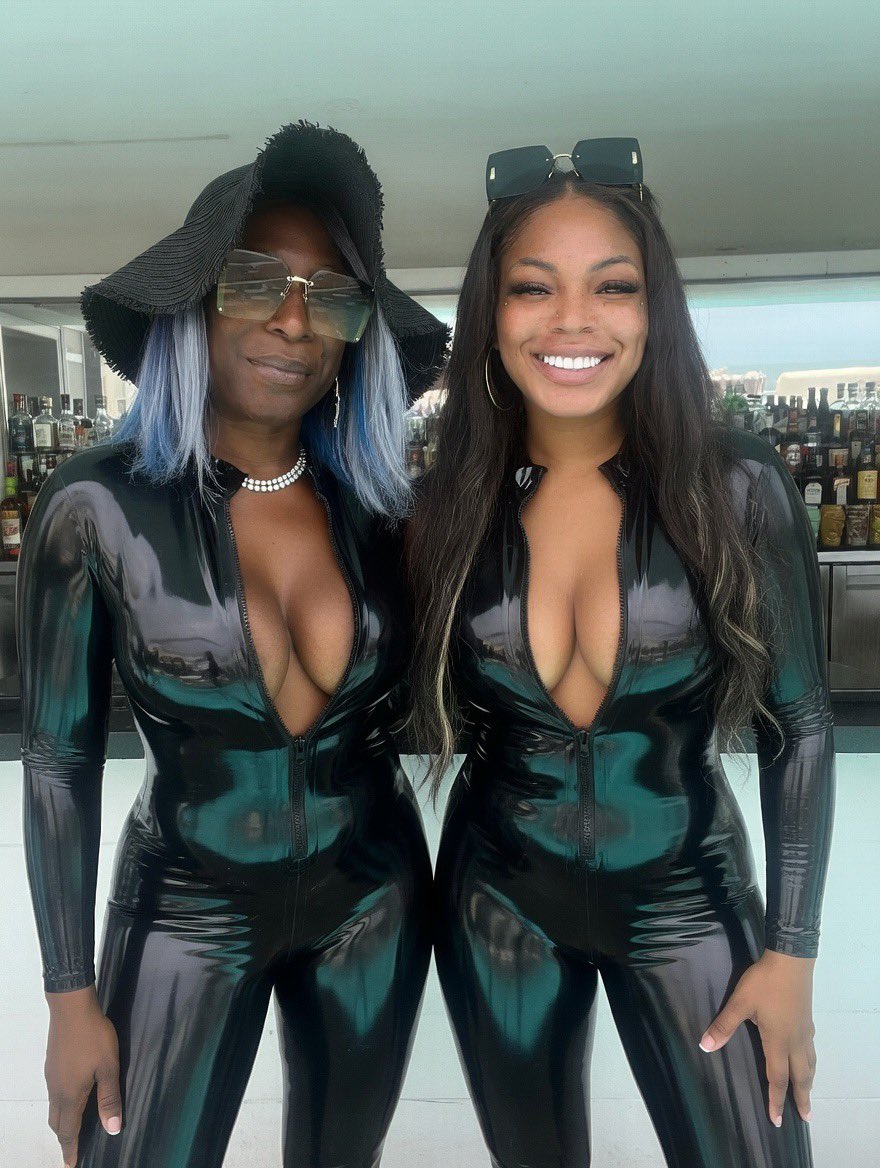 𝐆𝐎𝐃𝐃𝐄𝐒𝐒 𝑹𝑶𝑺𝑨 ♡ tweet media