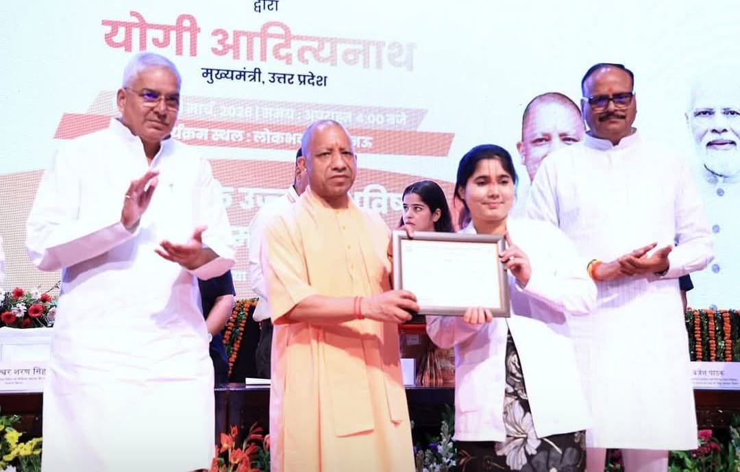 bstvlive's tweet image. लखनऊ
➡किसान की बेटी बनी नर्सिंग ऑफिसर
➡प्रियंका सिंह ने परीक्षा में हासिल की पहली रैंक
➡डॉ लोहिया आयुर्विज्ञान संस्थान में चयन
➡मोहनलालगंज के स्टेट गोपाल खेड़ा निवासी
#Lucknow #NursingOfficer #SuccessStory