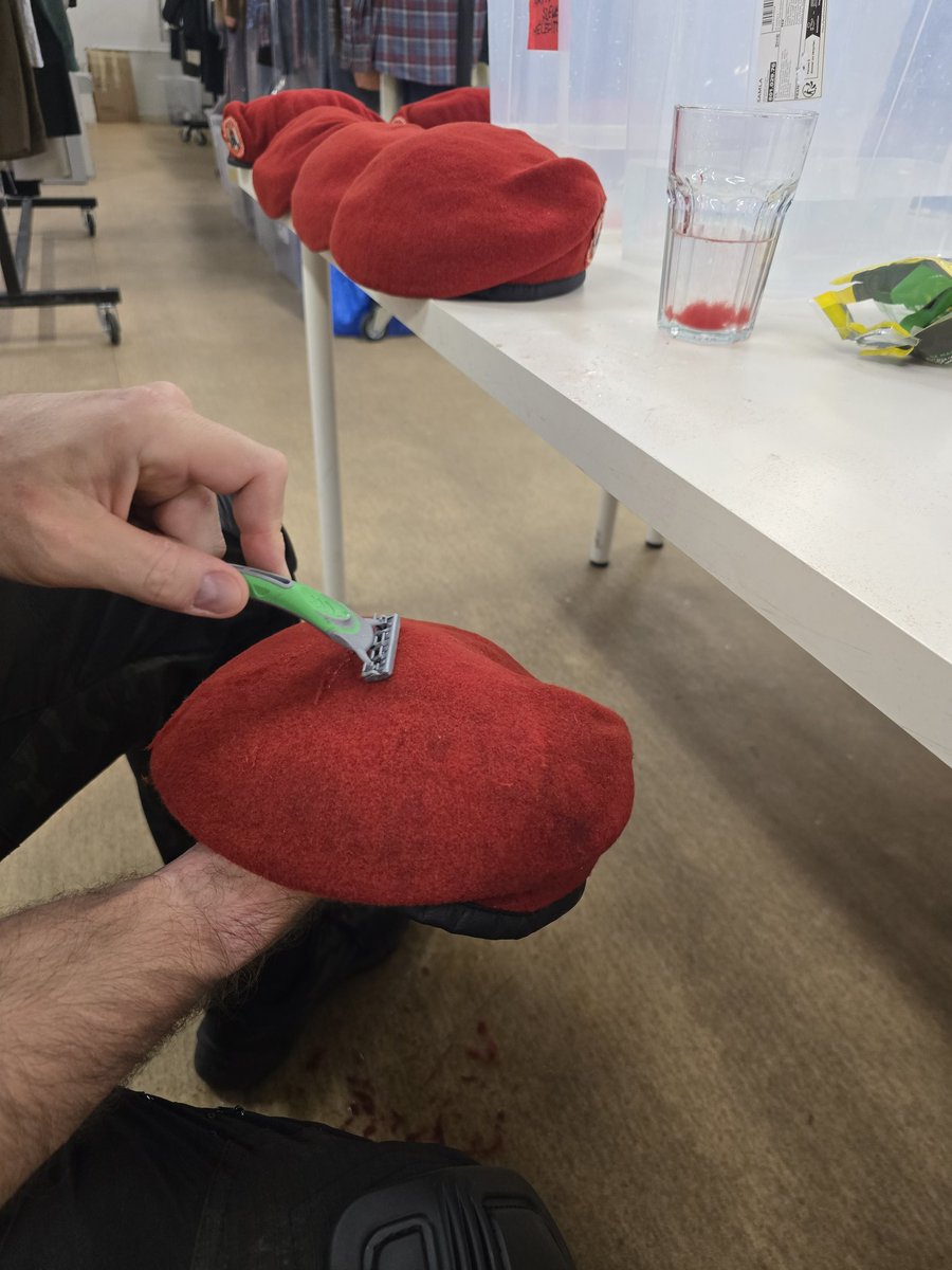 PaulBiddiss's tweet photo. Prep.
Prior, preparation and planning prevents piss poor helecopter landing pads.
#berets 
#militaryadvisors https://t.co/rddlqSaB2l
