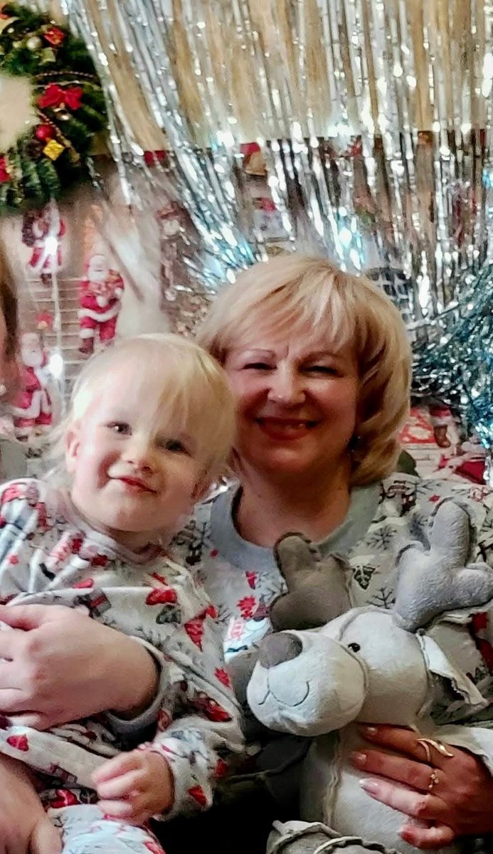 Remembering the victims of russian genocide in Mariupol. 

🥀 Myroslava Lytvynenko, 1 year 5 months old
🖤 Svitlana Chetvertakova, 57, grandmother
🖤 Iryna Tymoshchenko, 61, great-aunt
🖤 Kateryna Chetvertakova, 83, great-grandmother

"Mira, Mirochka, Myroslava…

A little