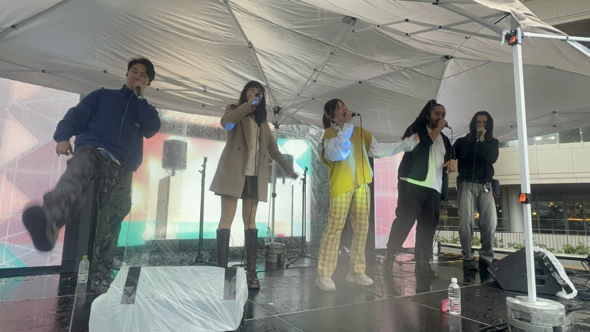 tomojiijomot's tweet photo. 雨の中、楽しかった〜
お疲れ様。

皆で歌って楽しかった〜

『TAKANAWA GATEWAY SPECIAL LIVE』に出演させていただきます🌞

📍高輪ゲートウェイ駅前
⏰14:30-15:10（8Law）

#8La￼w

さてと仕事戻るよ
www https://t.co/oV7t4FARal