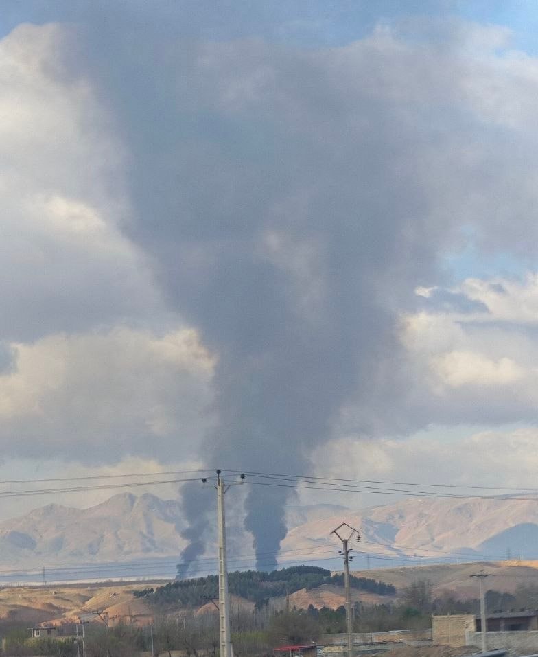 BabakTaghvaee1's tweet image. BREAKING: Israeli and U.S. airstrikes have targeted Lenjan Defense Industries in Isfahan, which is now reported to be on fire.

The facility appears to be burning following the strike, indicating a direct hit on a defense-industrial site in the Isfahan region.

#OperationEpicFury