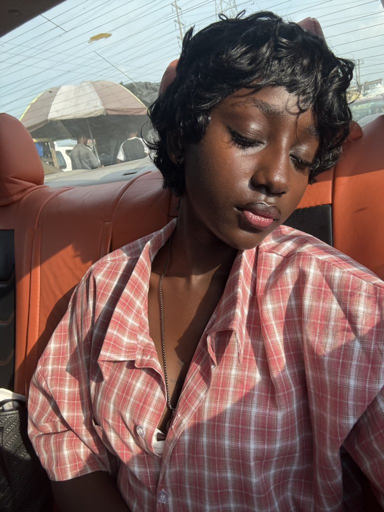 Claire 💙 tweet media