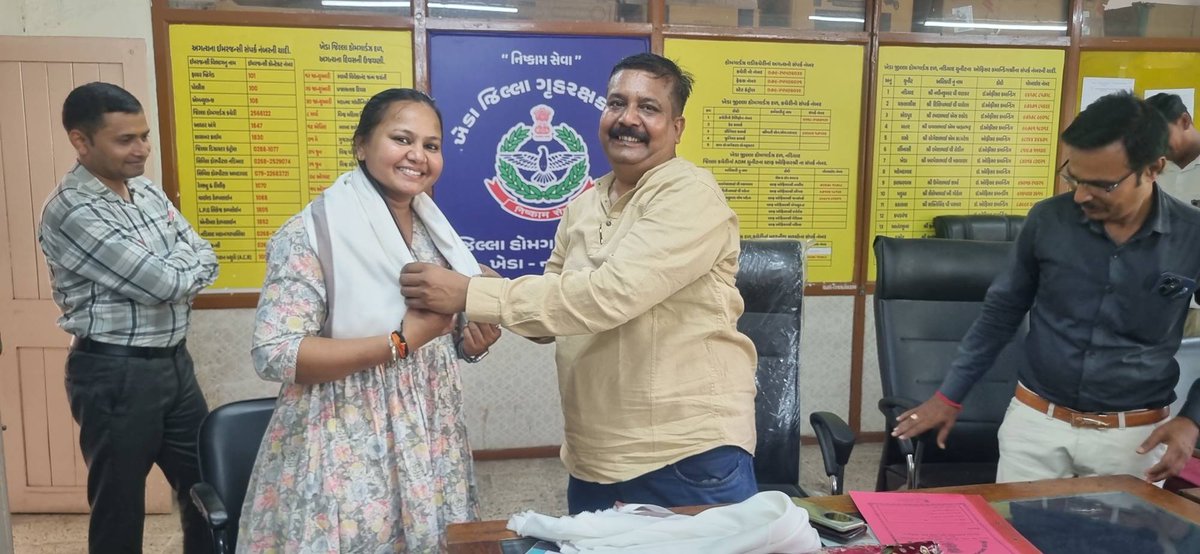 homeguard07's tweet photo. તા.30/03/2026ના રોજ અત્રેની જીલ્લા કચેરી ખેડા-નડિઆદ ખાતે ફરજ બજાવતા હેડ કલાર્કશ્રી વિજયસિંહ માલીવાડની અમદાવાદ પૂર્વ ખાતે બદલી થતાં આજ રોજ જિલ્લા કચેરી ખાતે તેઓનો વિદાય સમારંભ તથા અત્રેના જિલ્લામા હાજર થયેલ સીનિયર કલાર્કશ્રી પાયલબેન નીનામાનો સ્વાગત સમારંભ યોજવામા આવેલ હતો. https://t.co/jiBpmVJCFl