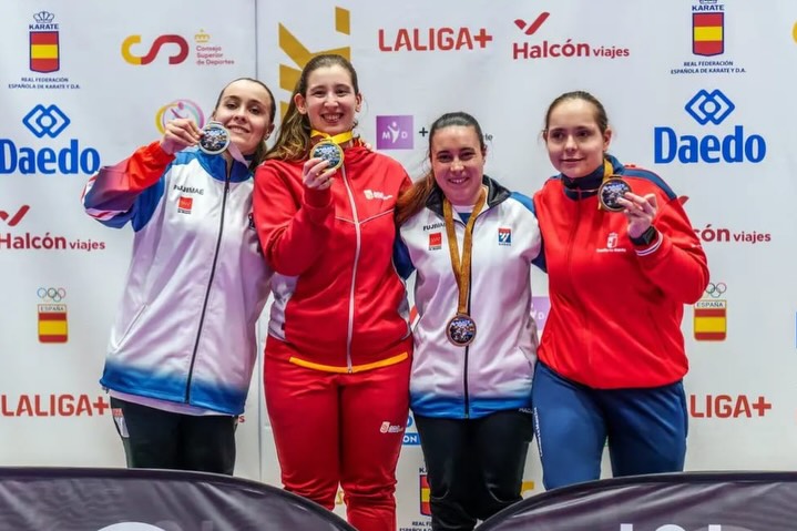 deportesavila's tweet photo. 🥋 Lucía Sánchez conquista el oro 🥇 en #parakarate y Sara Jiménez el bronce 🥉 por equipos en el nacional de #karate
https://t.co/haISrfpnuA https://t.co/yMvlnWhYqr