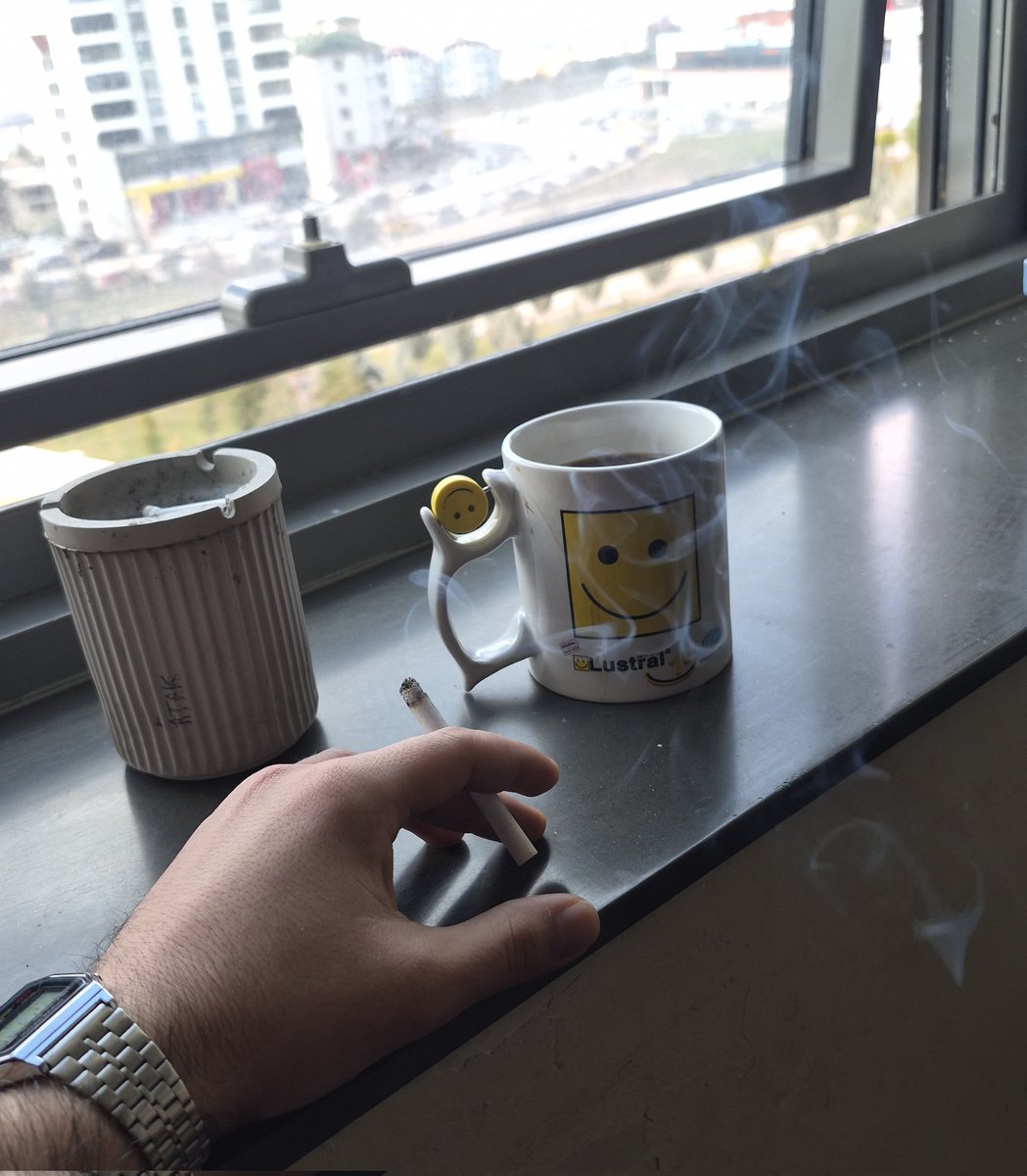 Bugun 22 bardak kahve icicem 5 pakette sigara