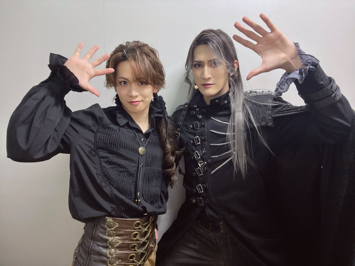 輝山 立 tweet media