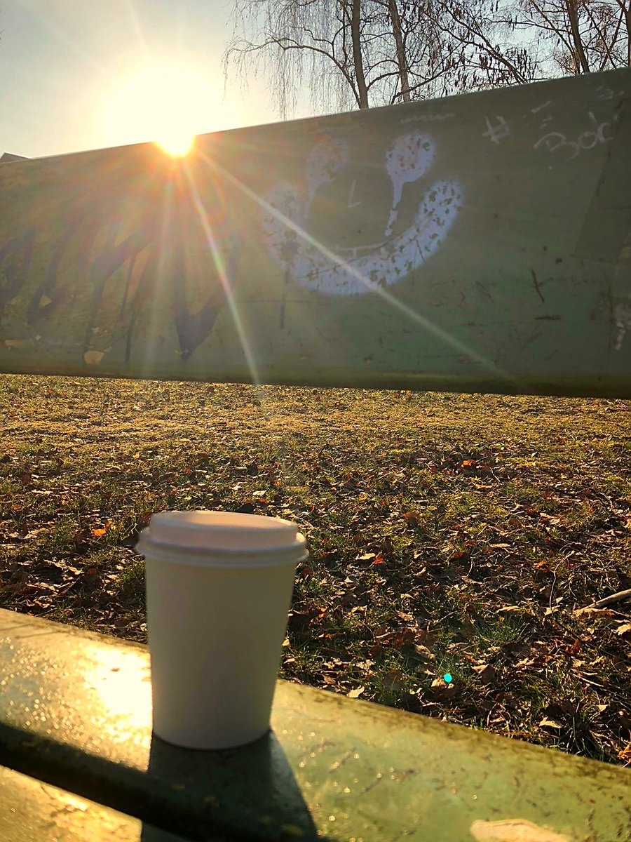 FitKateFitness's tweet image. 😀☀️ Good morning! ☀️ Coffee in hand, sun on my face, and a cheerful little smiley smiling at me from the bench. Sometimes it’s the smallest things that make the morning perfect.  Wishing you all a wonderful, sunny and smiling start to the day! 
#GoodMorning #MorningCoffee