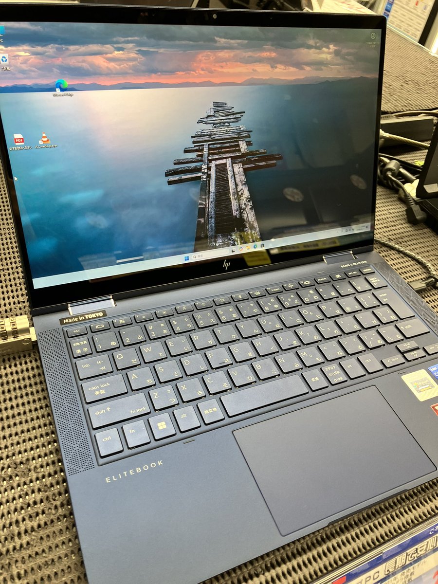 inverse_akiba2's tweet image. HP Elite Dragonfly G2入荷❗️
ドラゴンフライブルーの美しい筐体、そして第11世代i7×16GBメモリの余裕あるスペック。
この仕上がりで 73,500円 は正直かなり推せます。しかも1年保証付き。 仕事のモチベ、爆上げしませんか？🔥
#秋葉原 #HP #Dragonfly #テレワーク #ガジェット