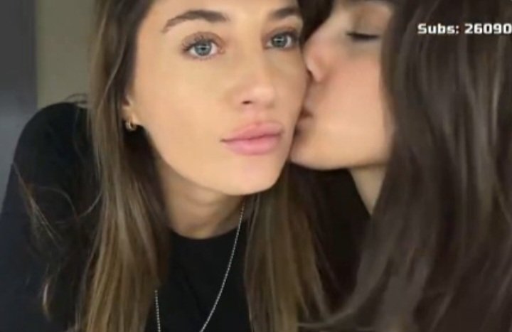 TurkuTurku4057's tweet image. SAF KIMYA 🤷‍♀️🍷 #zelena #zeudiners #heleners PUNTO
orjinal                                               copy