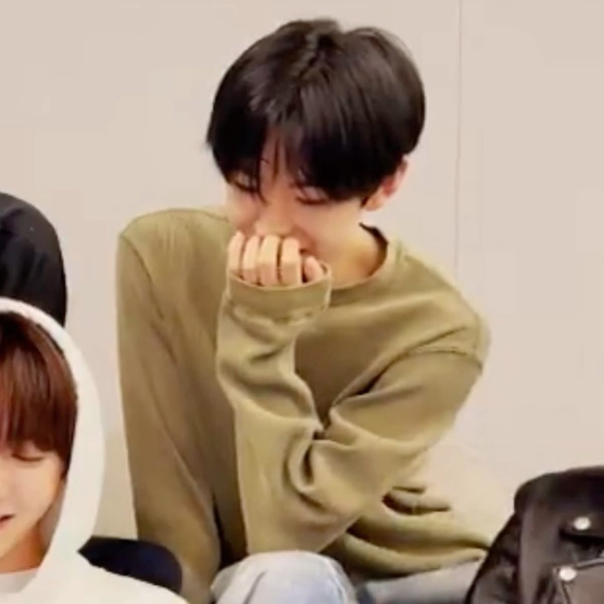 앞니줘 tweet media