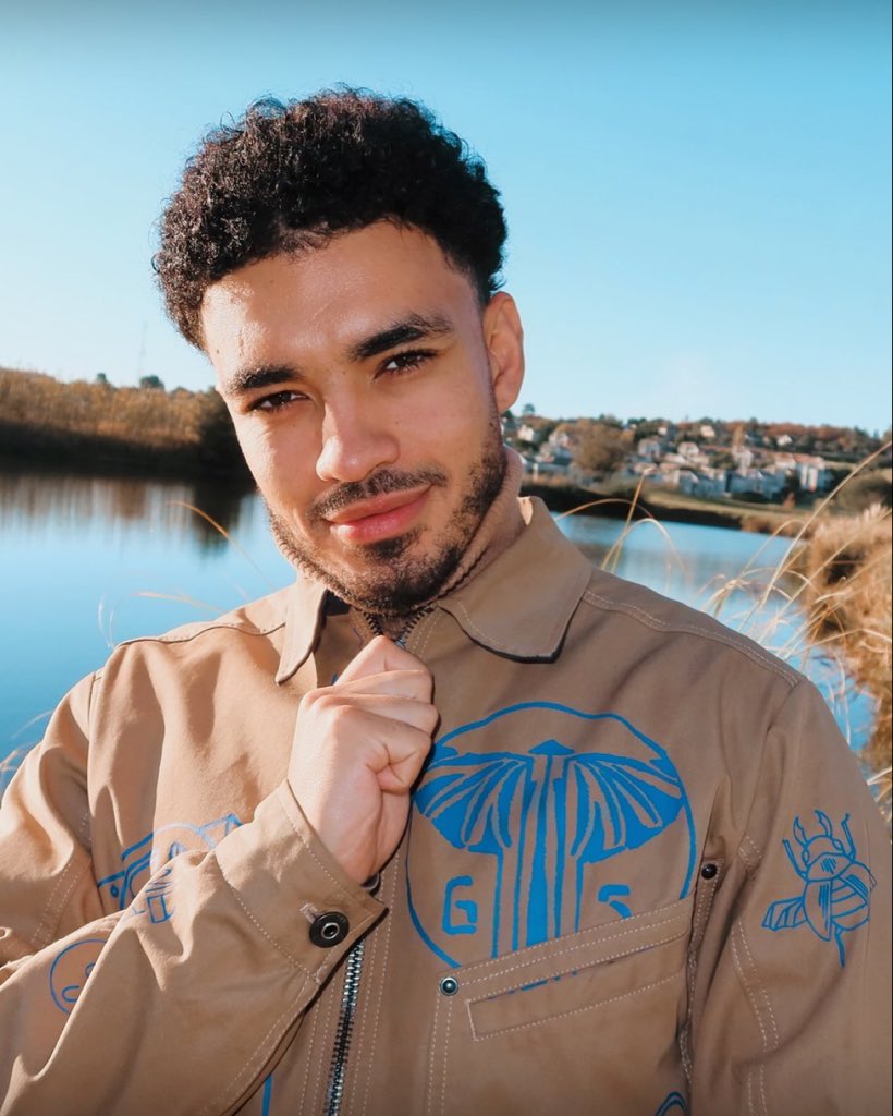 S I H L E T H E P L U G tweet media