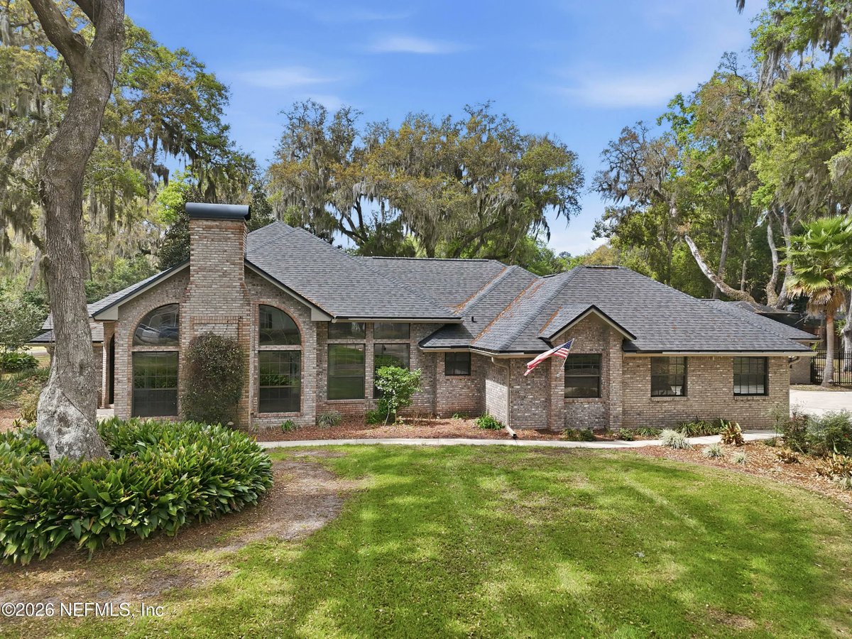 ParkdriverPark's tweet photo. 2358 Bridgette Way, Fleming Island, FL, 32003
3 bed | 2.5 bath 3653 Sq. Ft.
Active | 1399000
https://t.co/TLXEKgfa4R
Say goodbye to stairs and hello to soaring high ceilings in this meticulously maintained 3BR/3BA ranch-style luxury estate. 1.3-acre double lot across the... https://t.co/bPTNTfhBid