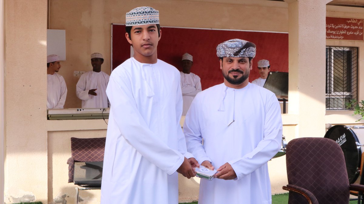 EduGovNBT2334's tweet photo. في إطار تعزيز الانضباط المدرسي وتحفيز الطلبة، كرّمت إدارة المدرسة عددًا من الطلبة المتميزين في الالت��ام بالحضور خلال الفترة الماضية، تقديرًا لحرصهم وانضباطهم.

وتأتي هذه المبادرة ترسيخًا لقيم الجدية والمسؤولية، وتشجيعًا لبقية الطلبة على الاقتداء بهذه النماذج الإيجابية. https://t.co/u705Pp658i