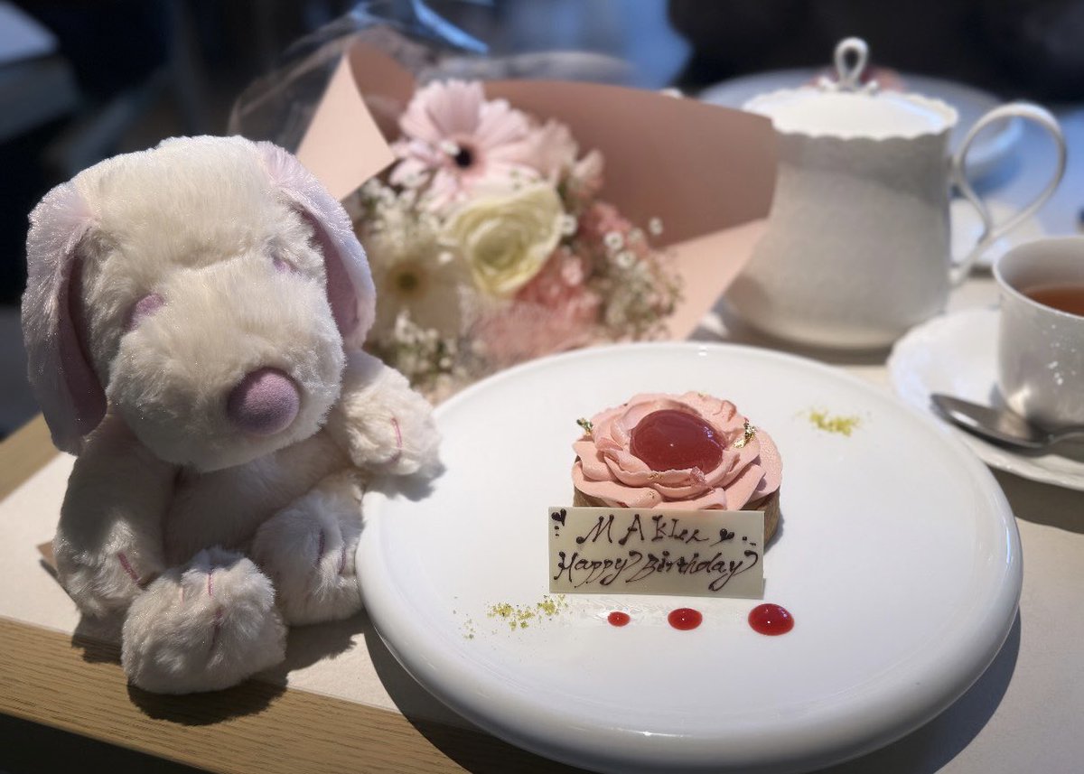 𝑟𝑖𝑎 tweet media