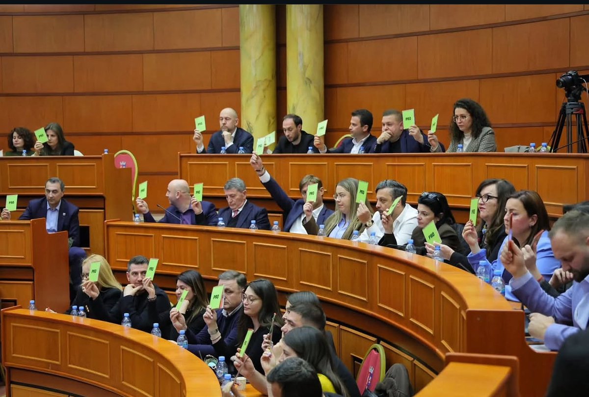 Në Këshillin Bashkiak miratuam vendime me ndikim të drejtpërdrejtë për qytetarët e Tiranës:
✅ familje që përfitojnë ndihmë ekonomike
✅familje që përfitojnë subvencion qiraje
✅ vijon mbështetja për familjet e prekura nga projekti i Unazës së madhe
Vendime konkrete🤝