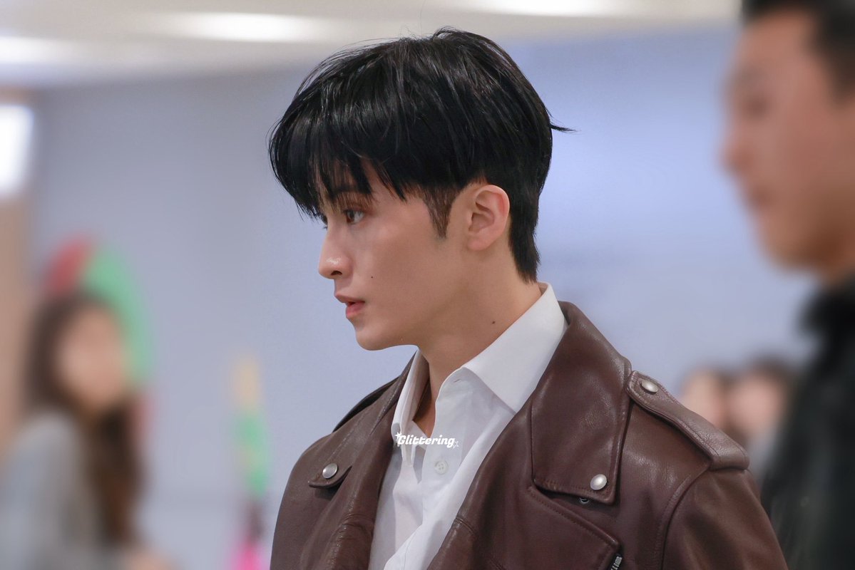 𝙂𝙡𝙞𝙩𝙩𝙚𝙧𝙞𝙣𝙜 tweet media