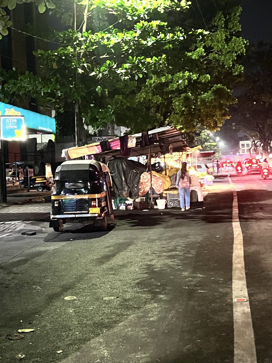 abhinav1989's tweet photo. @PMCPune please help me understand what standards are followed while marking the usable road for vehicles? Entire lane from footpath is left for hawkers, why? , no markings for parking area too, #pune location is from Ashish garden to shantiban chowk kothrud https://t.co/vBc8XbNDvq