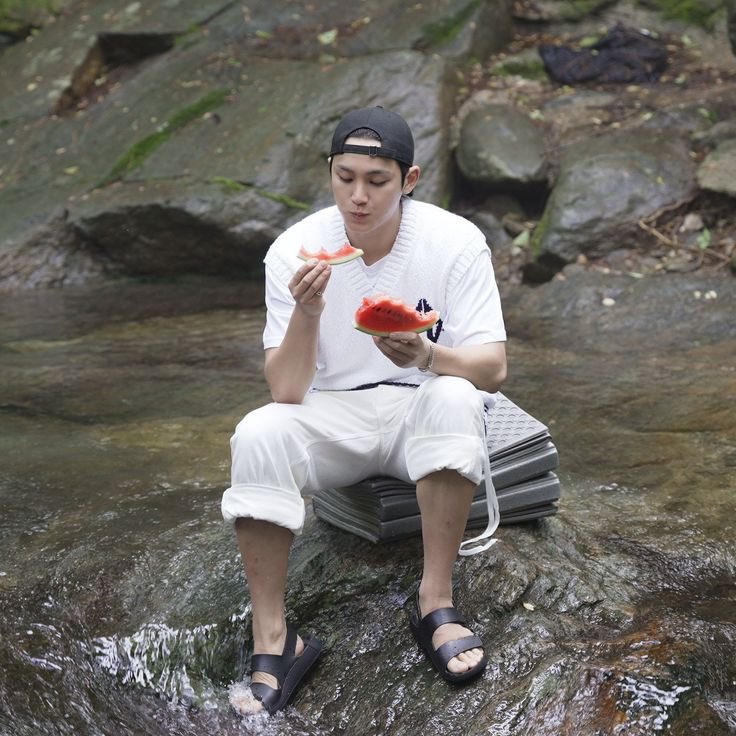 𝑯𝑨𝑷𝑷𝒀 𝑩𝑰𝑹𝑻𝑯𝑫𝑨𝒀 🖤ＭＩＮＧＹＵ🖤

민규 생일을 맞아 민규랑 똑닮은 여름 잠옷을 선물로 보내드립니다! 당첨자분에게 개별 DM 드릴 예정이며 사이즈 선택 가능합니다. 

🐶: RT+맘찍
🍉: 4월 6일 1명 
🐾: 캐럿한정